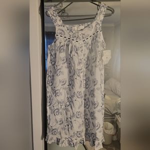 NWT Eileen West Floral Blue and white  Pajama Dress Gown size S